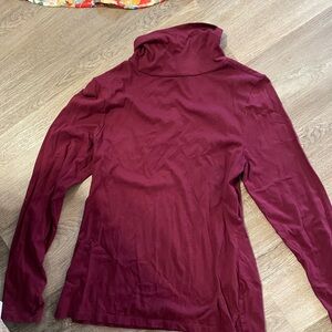 Old Navy medium burgundy turtle neck